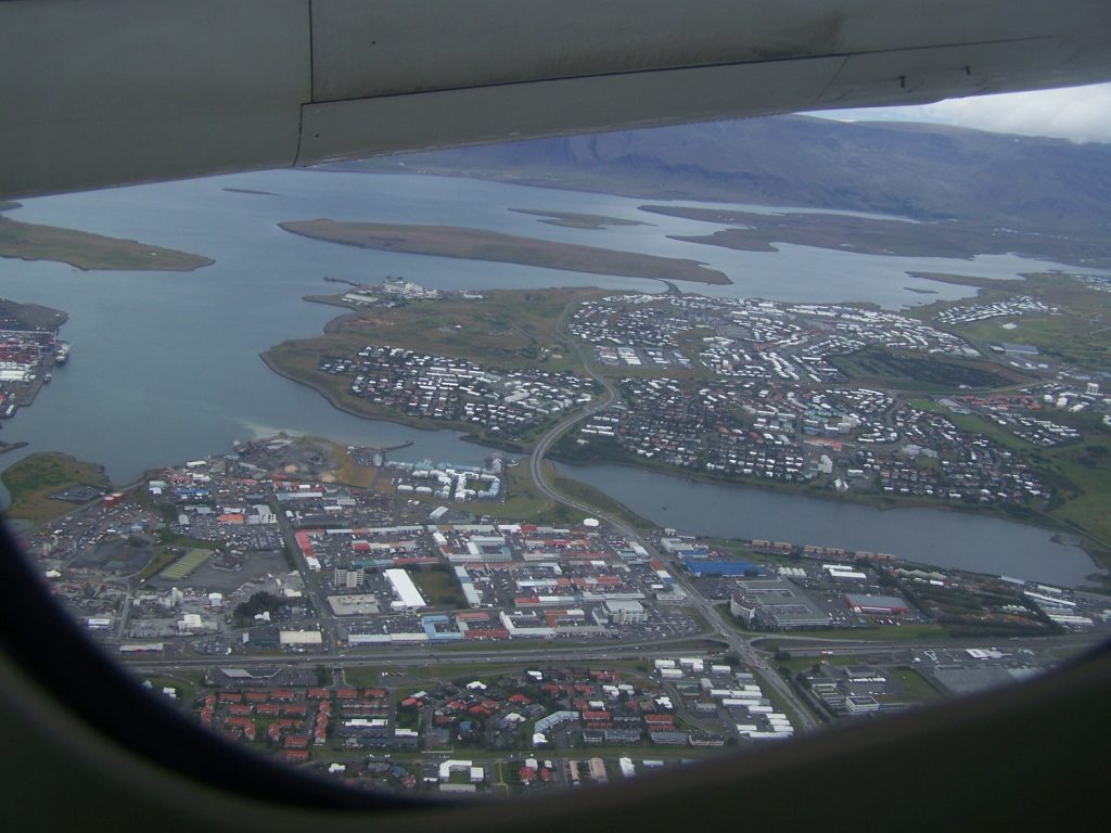 vue de Reykjavik depuis l'avion