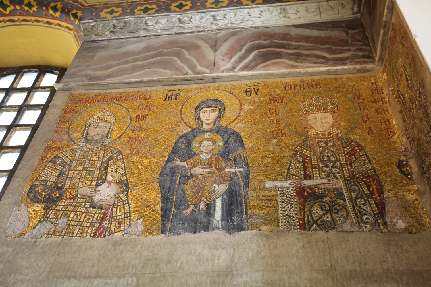basilique Sainte Sophie représentations Istanbul : la basilique sainte sophie a gardé des représentation saintes chrétiennes