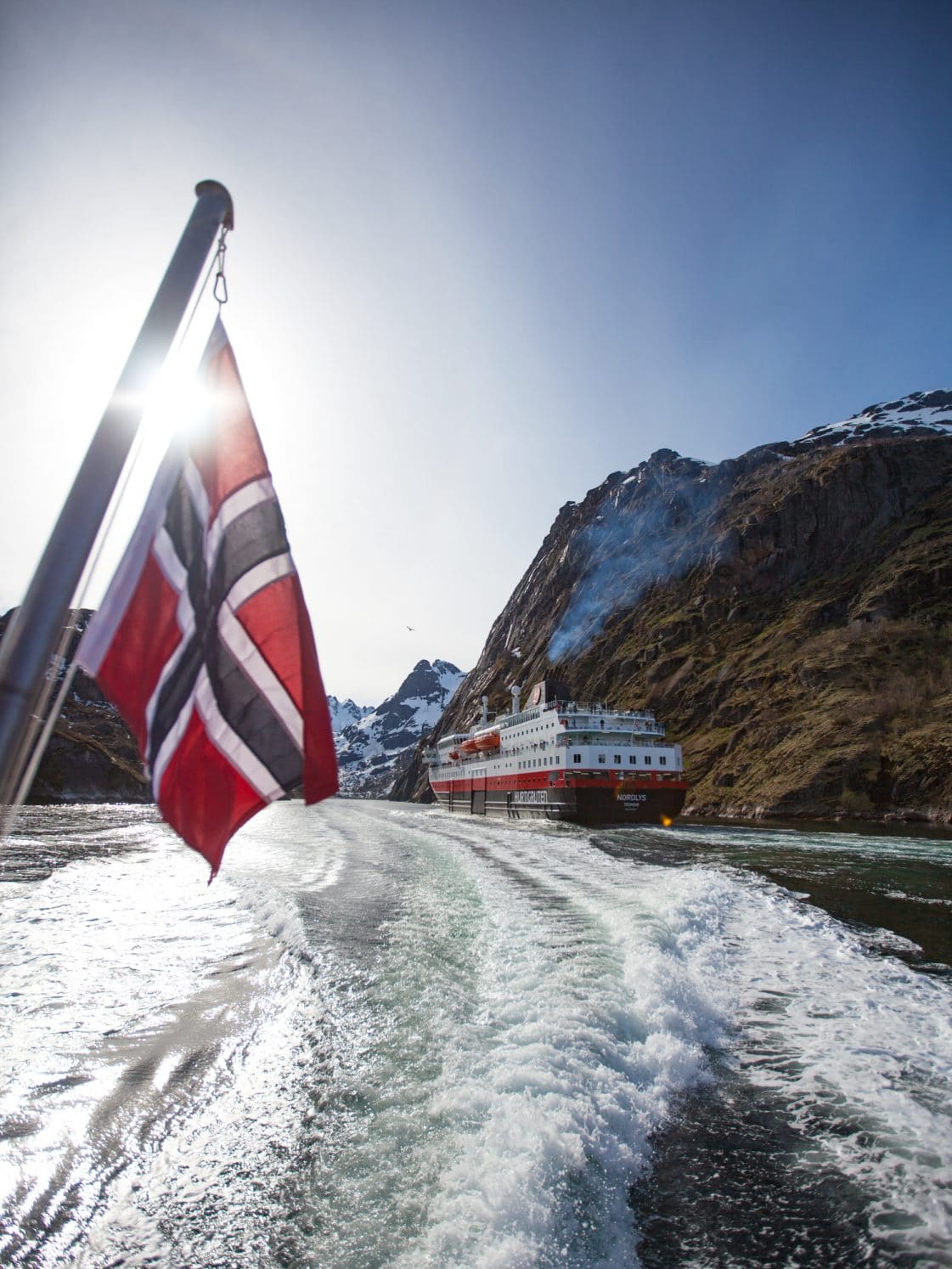 trollfjord hurtigruten lofoten norvège