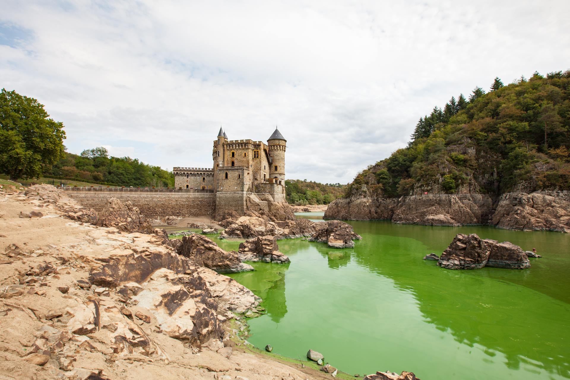 château de la Roche visiter le Roannais villages de caractère