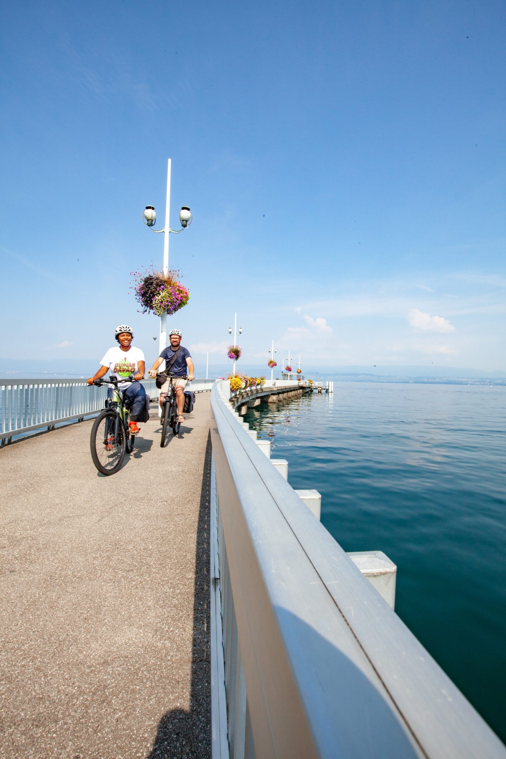 départ la Grande traversée des Alpes à vélo Thonon