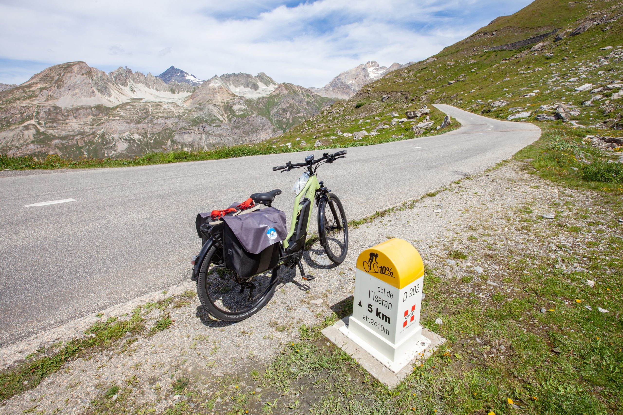 route des grandes alpes dénivelé